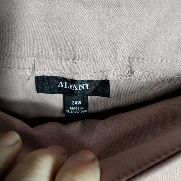 Alfani tummy control capris - Picture 3 of 8